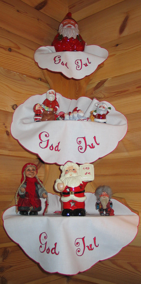 Julepynt i hjørnehylle